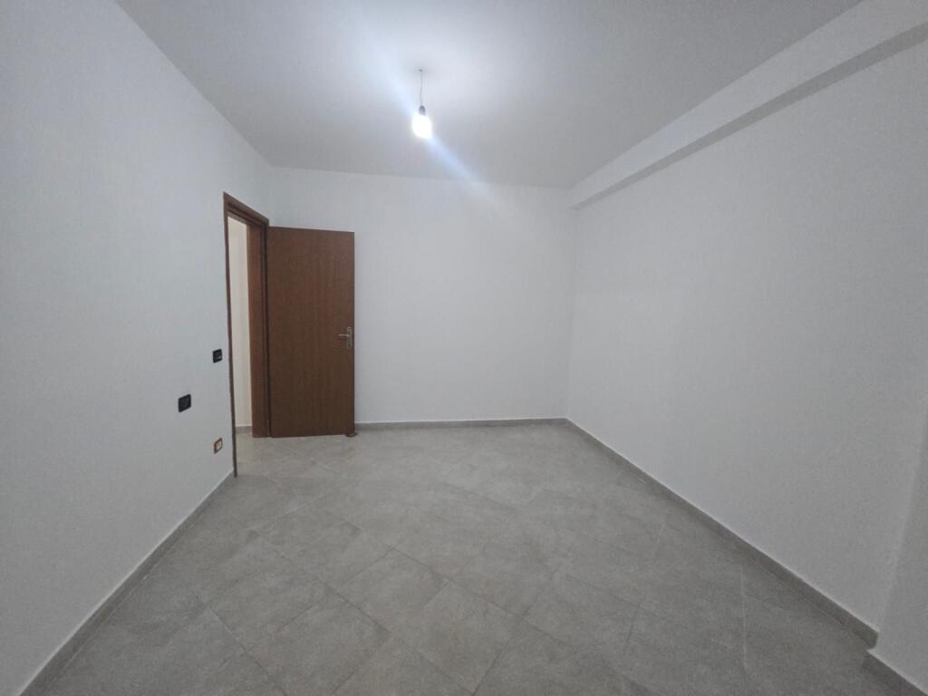 JEPET ME QERA APARTAMENT 2+1TEK VALA PARK DURRES
