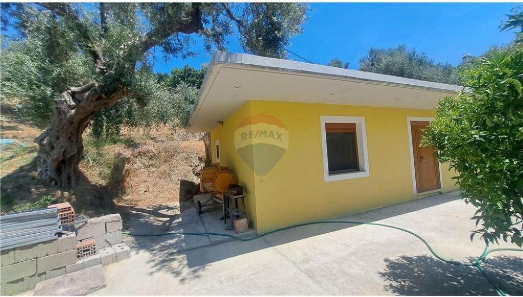 Casa Indipendente con Terrazza in Vendita