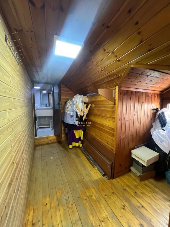 UFFICIO DI 180 M2 IN AFFITTO IN VIA KAVAJES 3.000 EURO