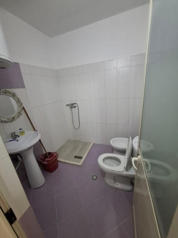 Jepet apartament me qera 1+1