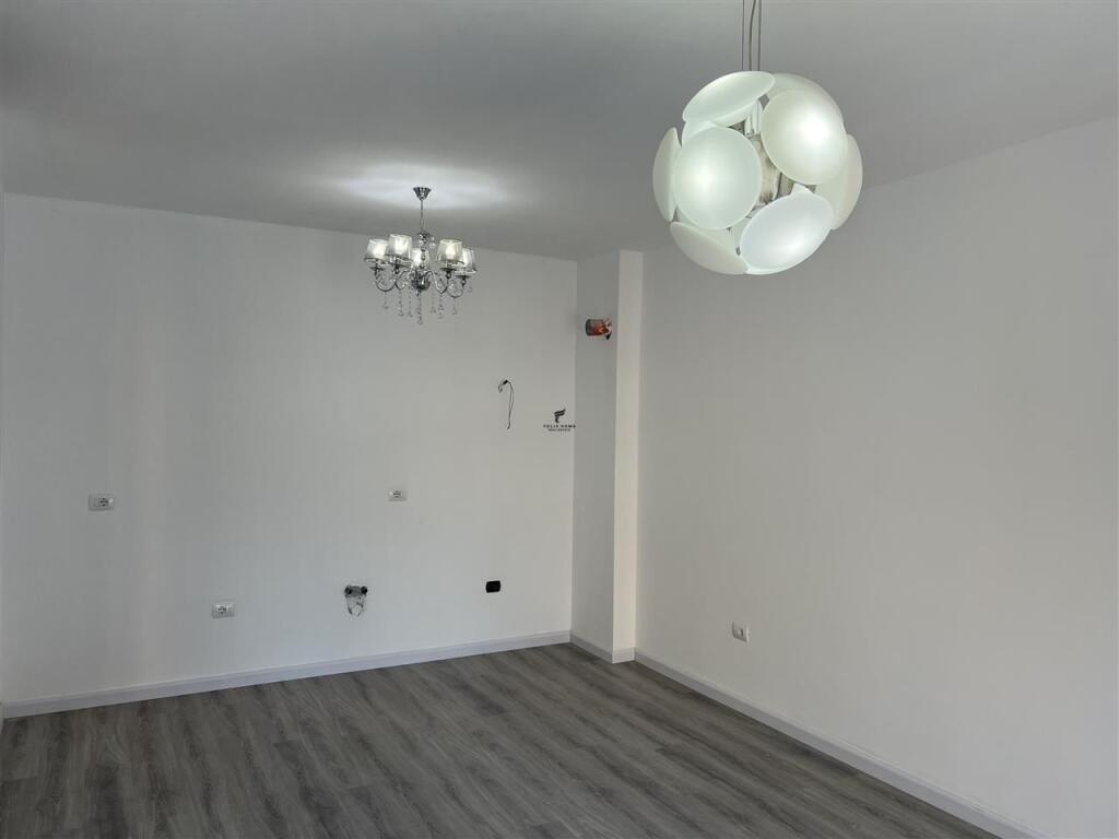 OFFICE FOR RENT+ PARKING SPACE PARIS COMMUNE 600 EURO