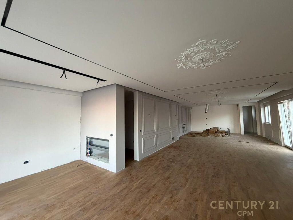 Shitet apartament luksoz 3+1 në Kompleksin FZ, Liqeni Thatë