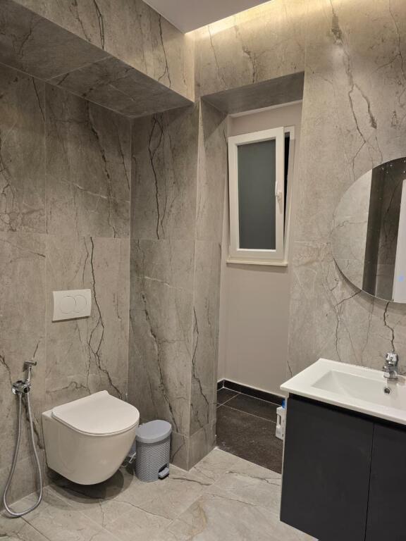 📌 Garsoniere me Qira – Rruga Hoxha Tasin