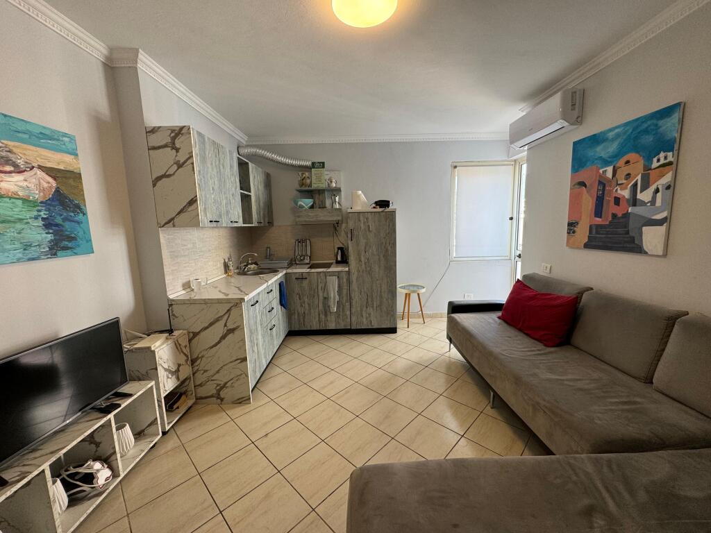 Shitet Apartament 2+1