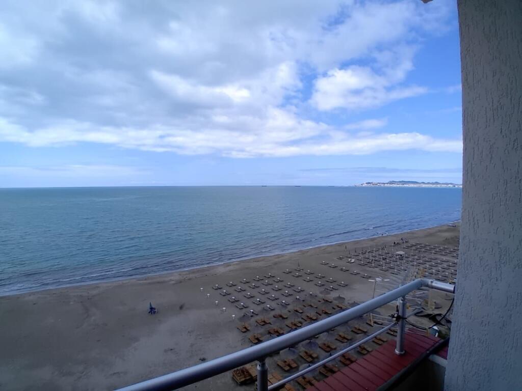 Jepet apartament me qera 1+1