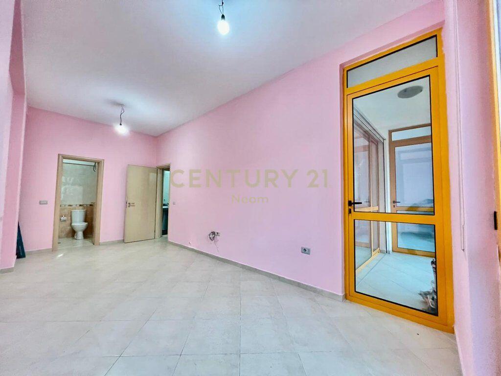 Jepet me Qira Ambient Zyre 100 m² me Parkim – Komuna e Parisit