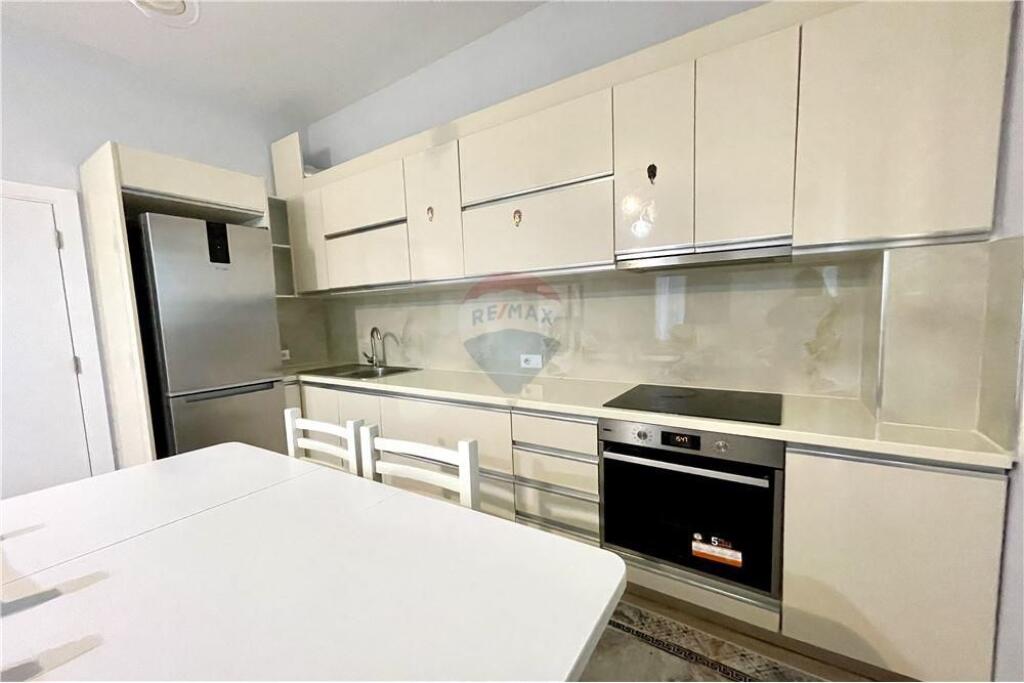Apartament me qera te square 21 te Arlis