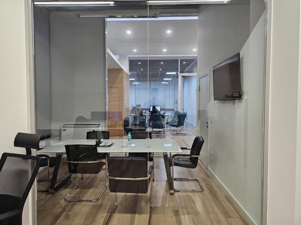 Ambjent biznesi me qera,kopshti botanik,2000 euro bruto