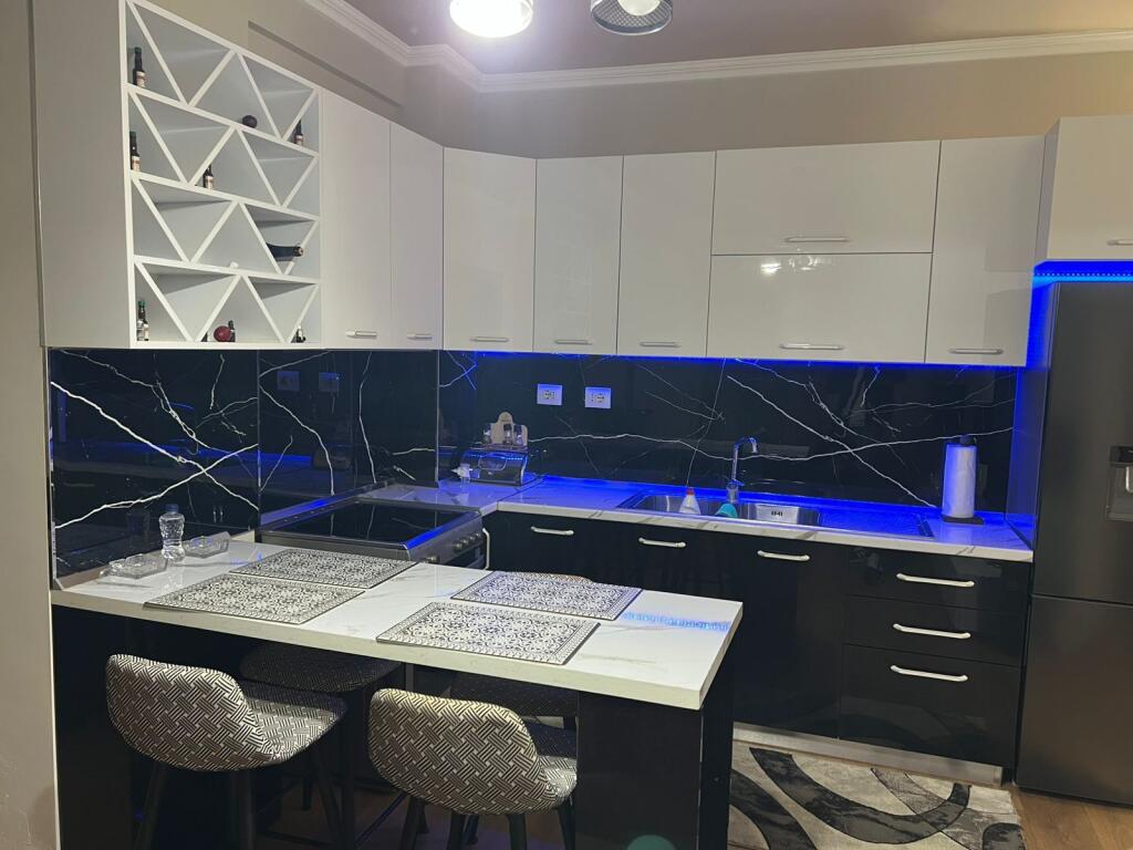 Jepet apartament me qera 1+1