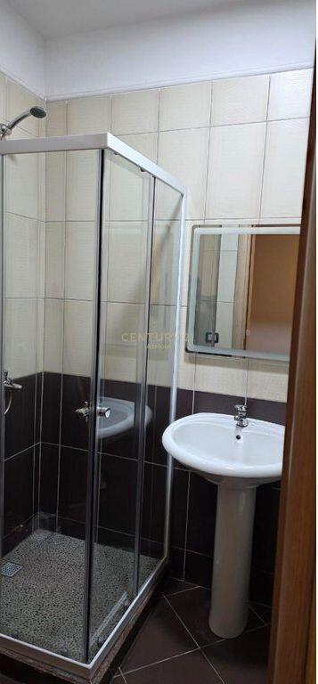 JEPET ME QIRA APARTAMENT 2+1 NE YZBERSHIT!