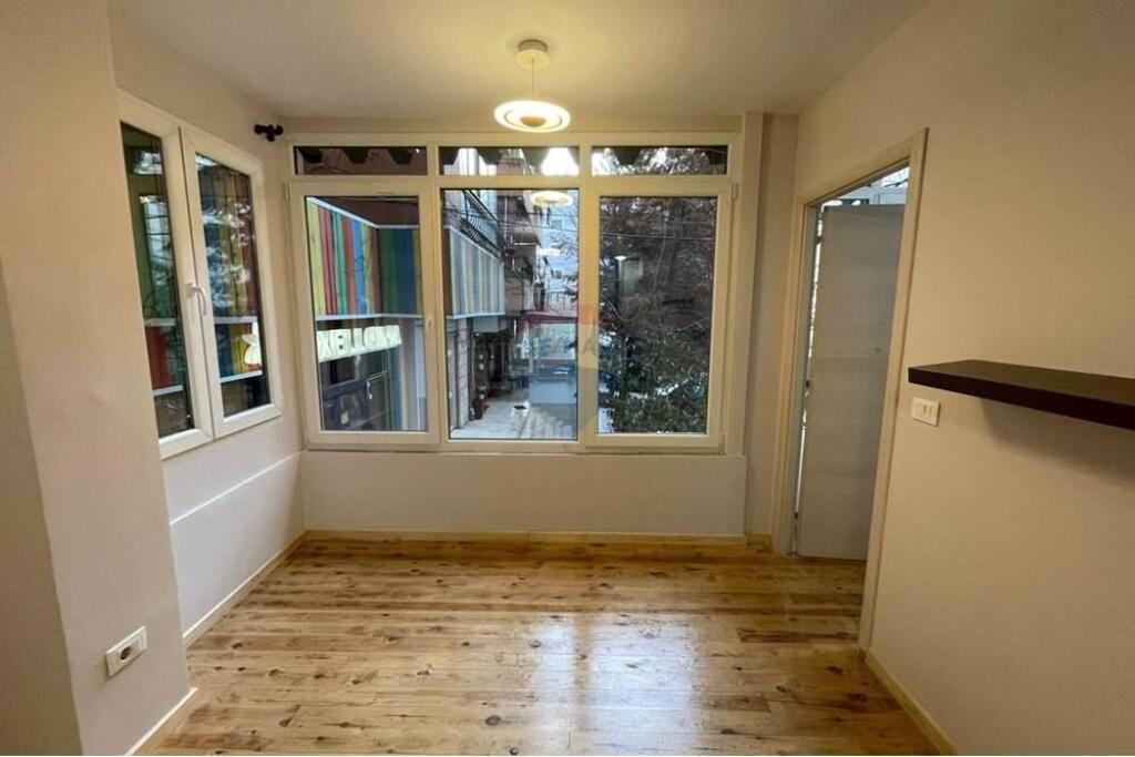 Office for rent, Commune of Paris