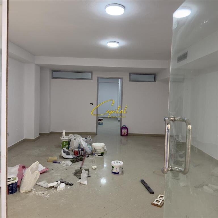 MAGAZINE ME QERA 60 M2 FRESKU 25.000 LEKE