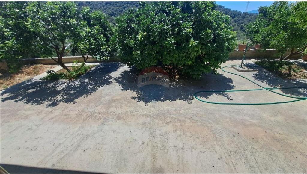 Casa Indipendente con Terrazza in Vendita