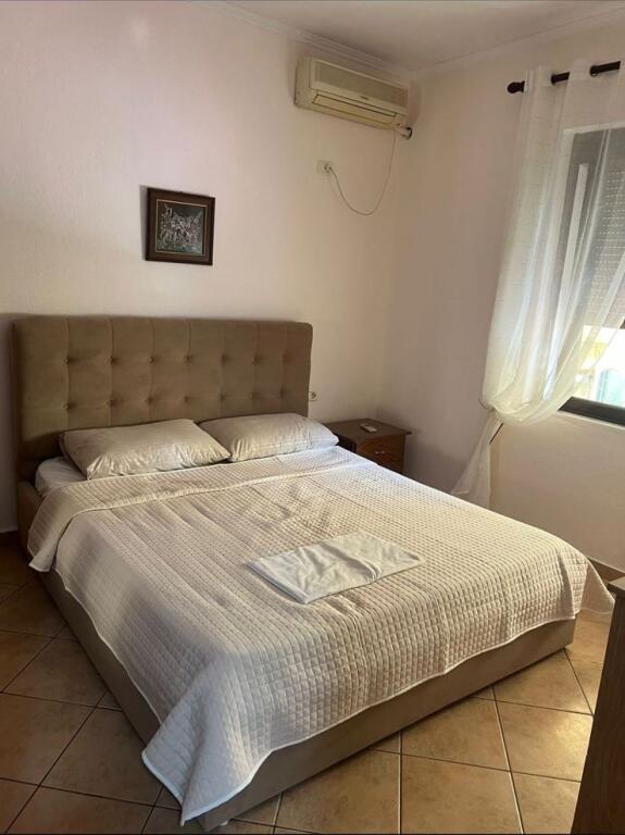 Girl wanted to share rent house in Center