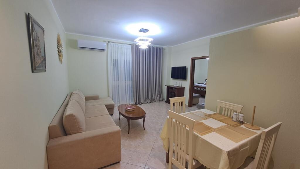 Jepet apartament me qera 1+1