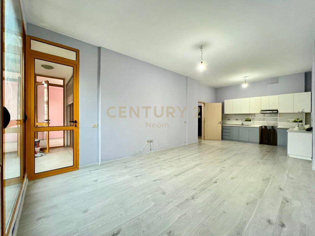 Jepet me Qira Ambient Zyre 100 m² me Parkim – Komuna e Parisit