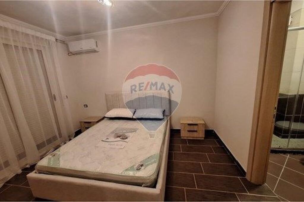 Apartament 2+1+2  per qira te Pallatet Cabej