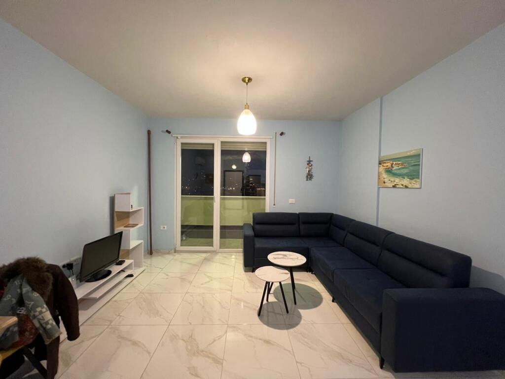 📣 AFFITTO SUPER Appartamento 1+1 📍 Golden Park Residence, Di fronte all'Ospedale Americano 3 ✨   🏢 Nuova Costruzione  🪜 8° Piano (Con Ascensore)  🛋️ Arredato con Condizioni Moderne   💶 Prezzo 45.000 Lek/Mese