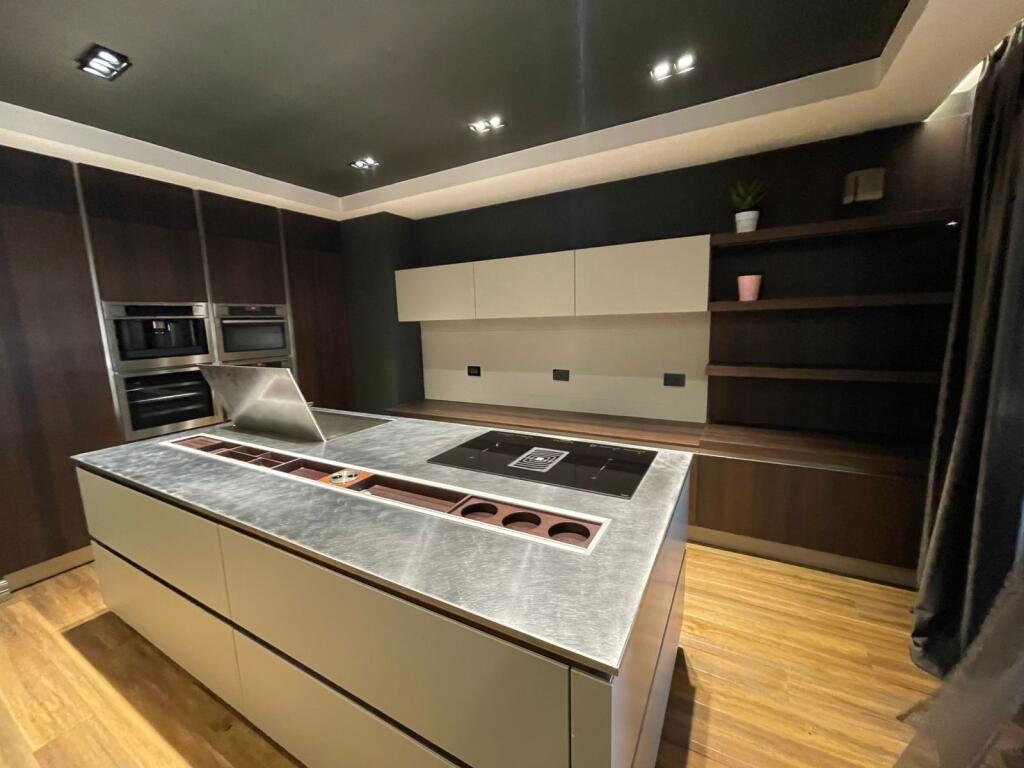 AFFITTIAMO APPARTAMENTO 3+1+2 NEL COMUNE DI PARISIT !