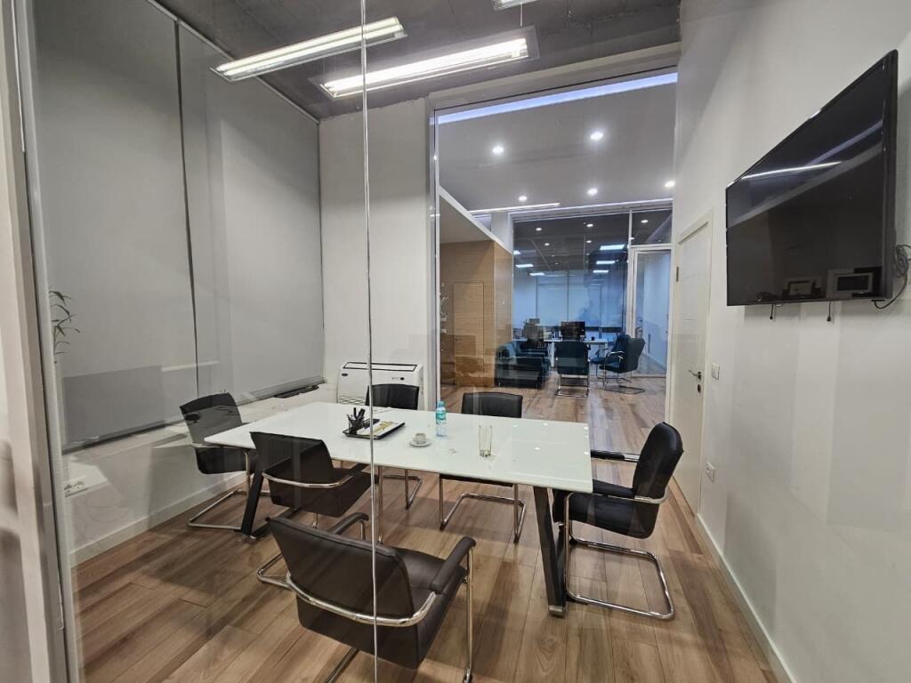 Ambjent biznesi me qera,kopshti botanik,2000 euro bruto