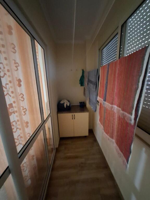 Jepet apartament me qera 1+1