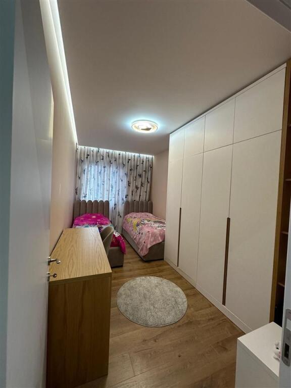 Shitet Apartament 2+1