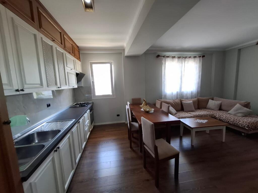 shtepi private me qera 2+1