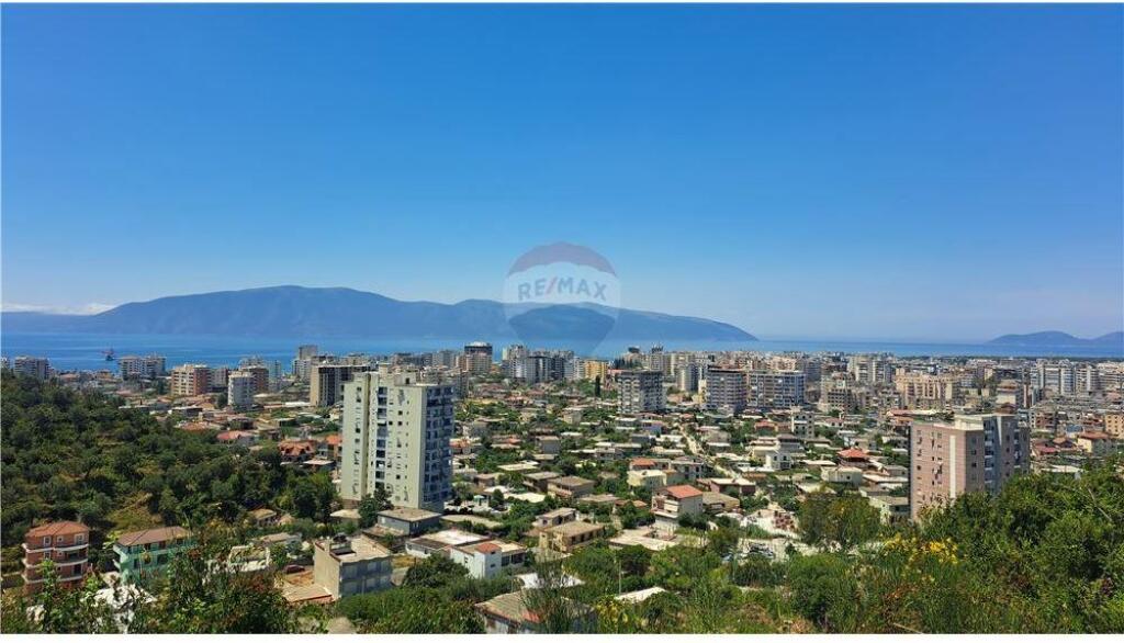 Casa Indipendente con Terrazza in Vendita