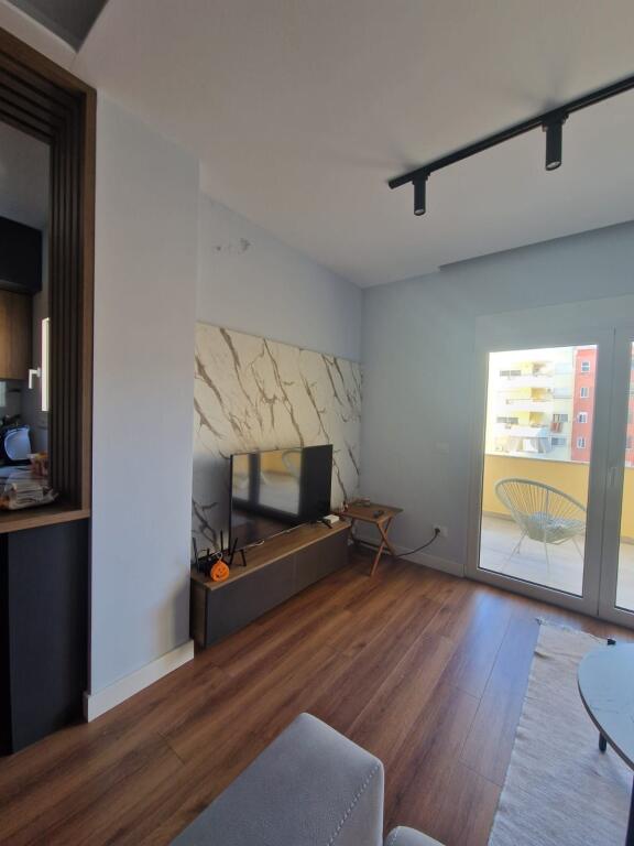 Jepet apartament me qera 1+1