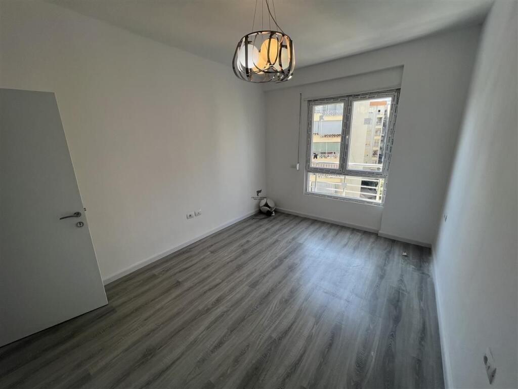 OFFICE FOR RENT+ PARKING SPACE PARIS COMMUNE 600 EURO