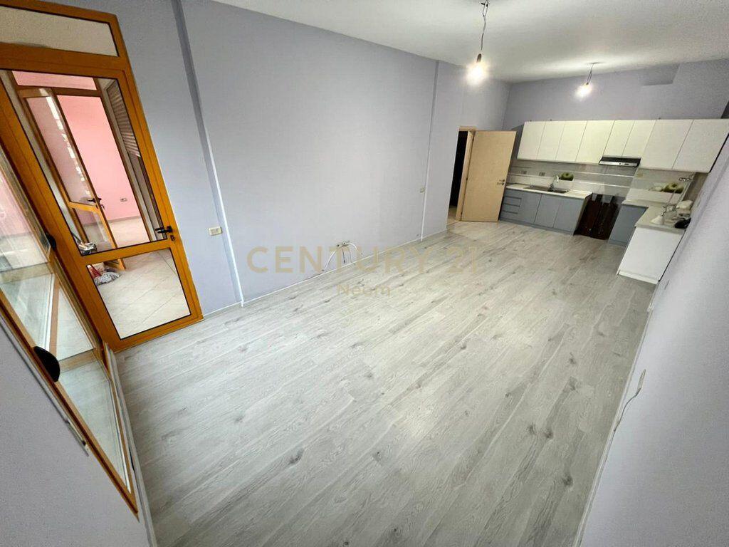 Jepet me Qira Ambient Zyre 100 m² me Parkim – Komuna e Parisit