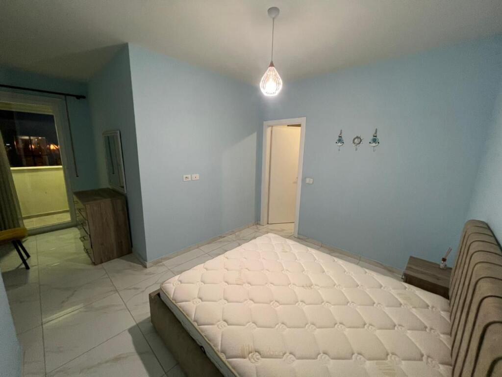 📣 AFFITTO SUPER Appartamento 1+1 📍 Golden Park Residence, Di fronte all'Ospedale Americano 3 ✨   🏢 Nuova Costruzione  🪜 8° Piano (Con Ascensore)  🛋️ Arredato con Condizioni Moderne   💶 Prezzo 45.000 Lek/Mese