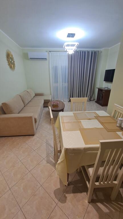 Jepet apartament me qera 1+1