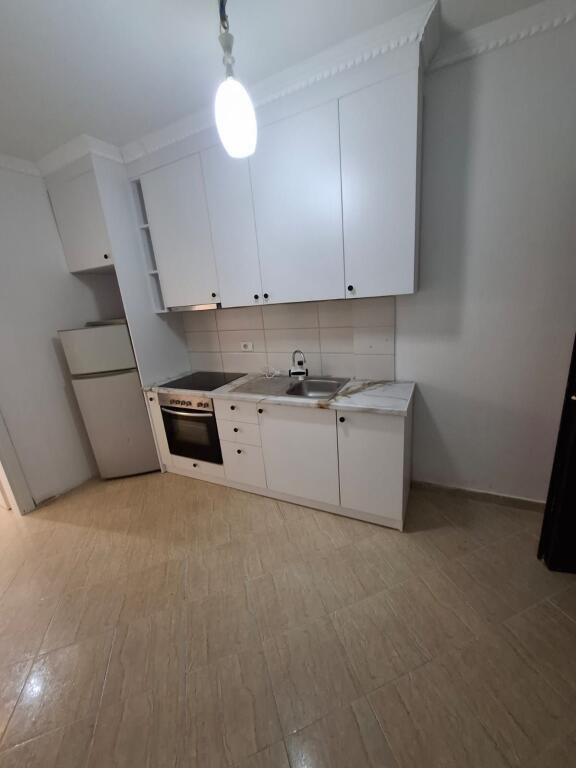 Jepet apartament me qera 1+1