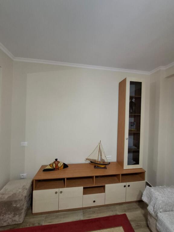 Jepet apartament me qera 1+1
