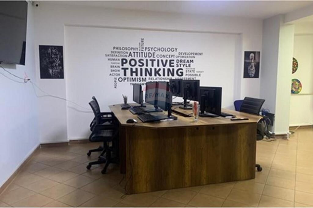 YRE PER QIRA TEK ISH PARKU