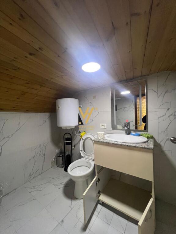 UFFICIO DI 180 M2 IN AFFITTO IN VIA KAVAJES 3.000 EURO