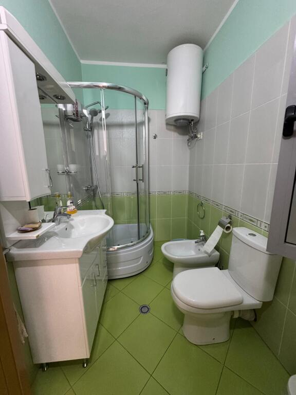 Jepet apartament me qera 2+1 me pamje deti lagja 13 durres