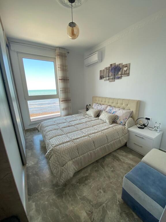 Jepet apartament me qera 1+1 me pamje fantastike nga deti