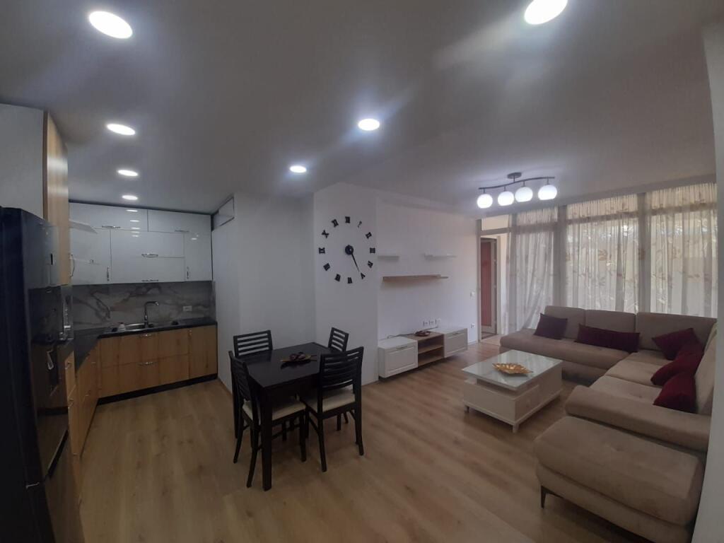 Jepet apartament me qera 3+1+2