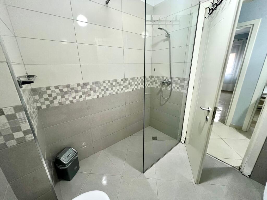 JEPET ME QERA APARTAMENT 2+1 KOMPLEKSI ORION KOMISARIATI NR 4   