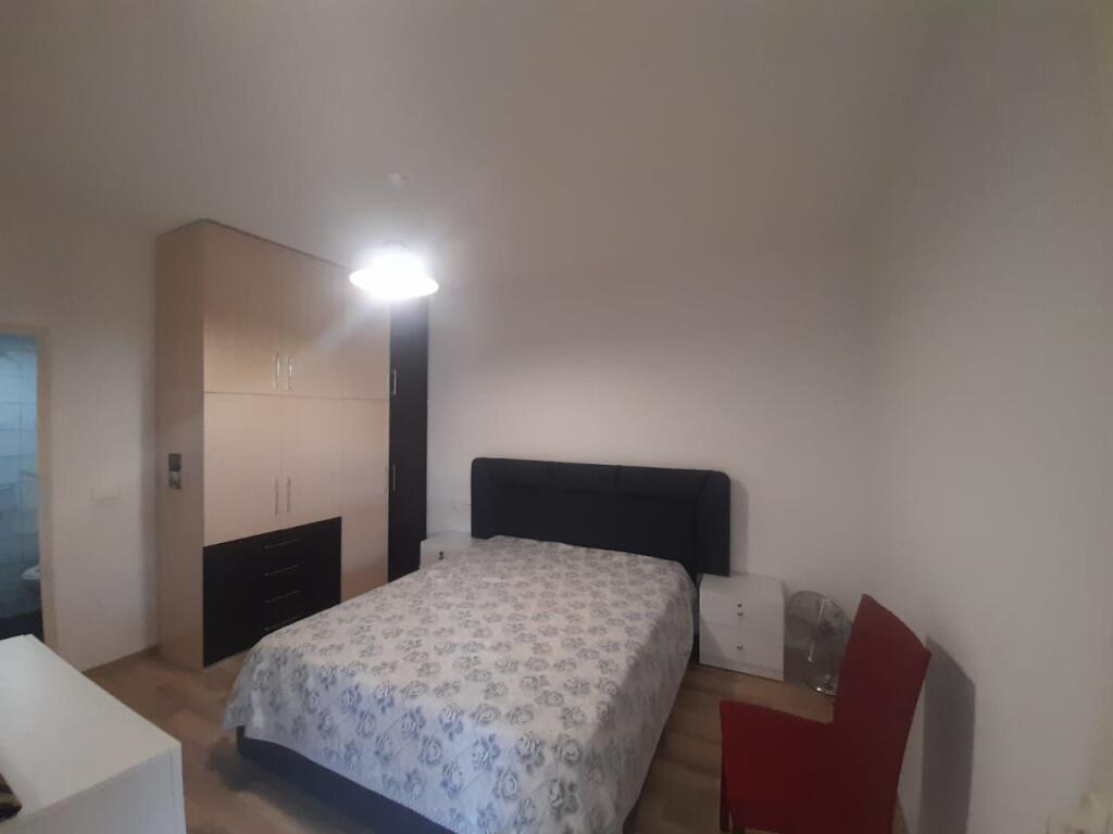 Jepet apartament me qera 3+1+2