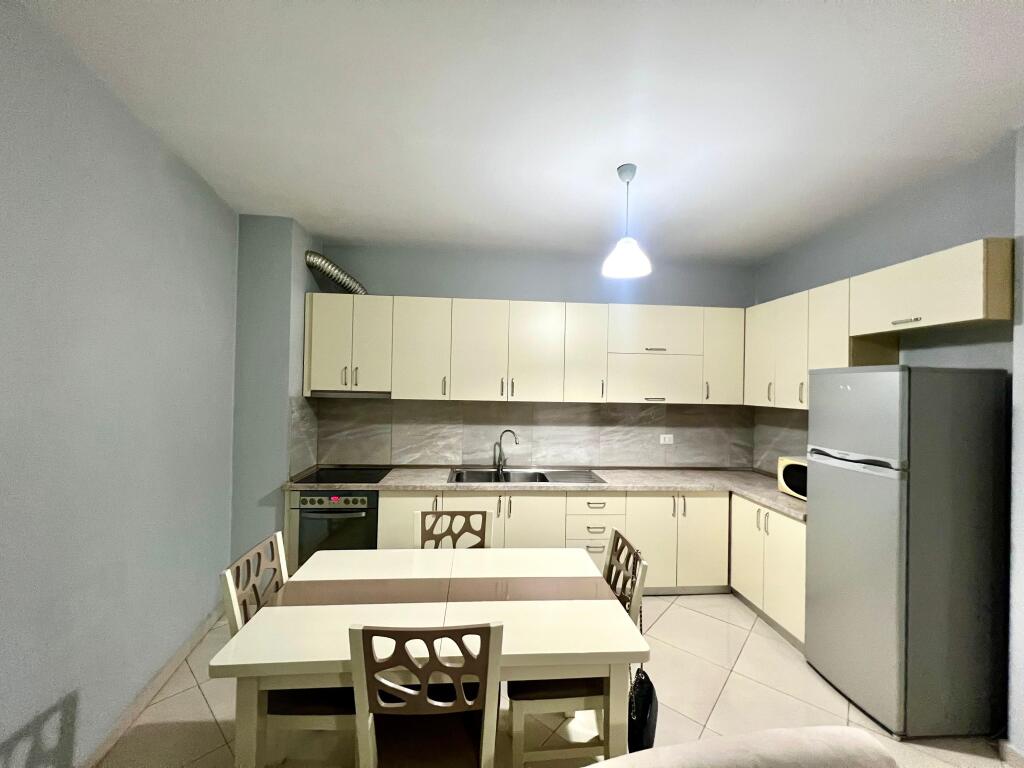 JEPET ME QERA APARTAMENT 2+1 KOMPLEKSI ORION KOMISARIATI NR 4   