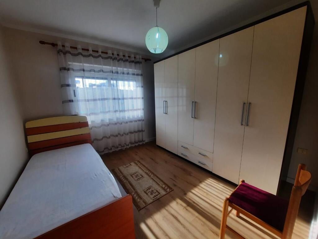 Jepet apartament me qera 2+1 qender DURRES