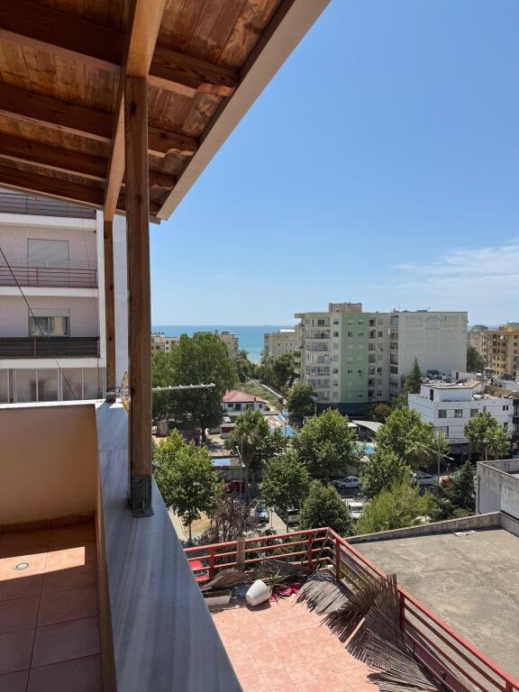 Jepet apartament me qera 2+1 me pamje deti lagja 13 durres