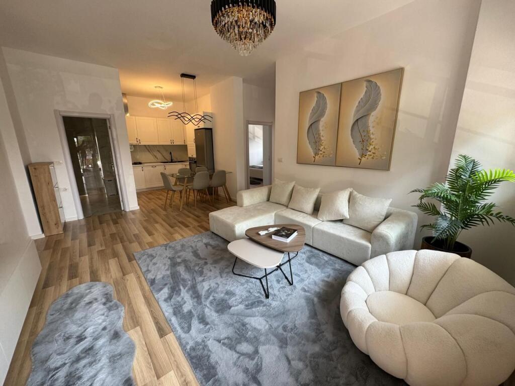 Jepet apartament me qera 2+1 plazh lagja 13 durres