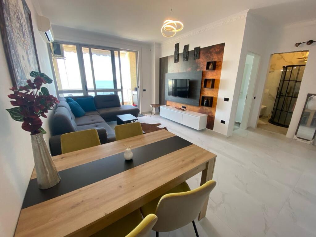 Jepet apartament me qera 1+1 me pamje fantastike nga deti