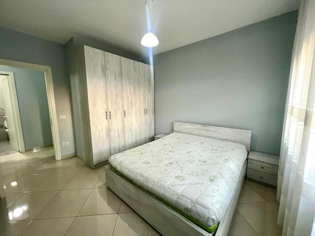 JEPET ME QERA APARTAMENT 2+1 KOMPLEKSI ORION KOMISARIATI NR 4   