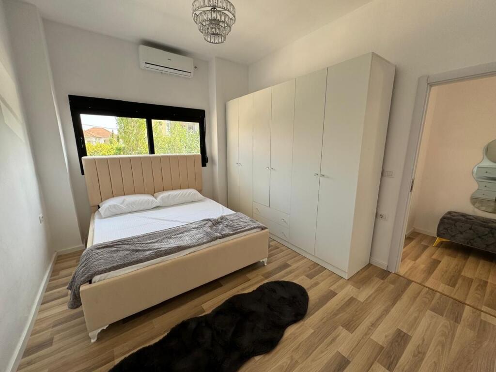 Jepet apartament me qera 2+1 plazh lagja 13 durres