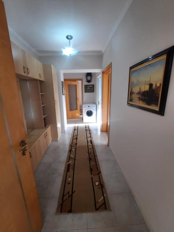 Jepet apartament me qera 2+1 qender DURRES